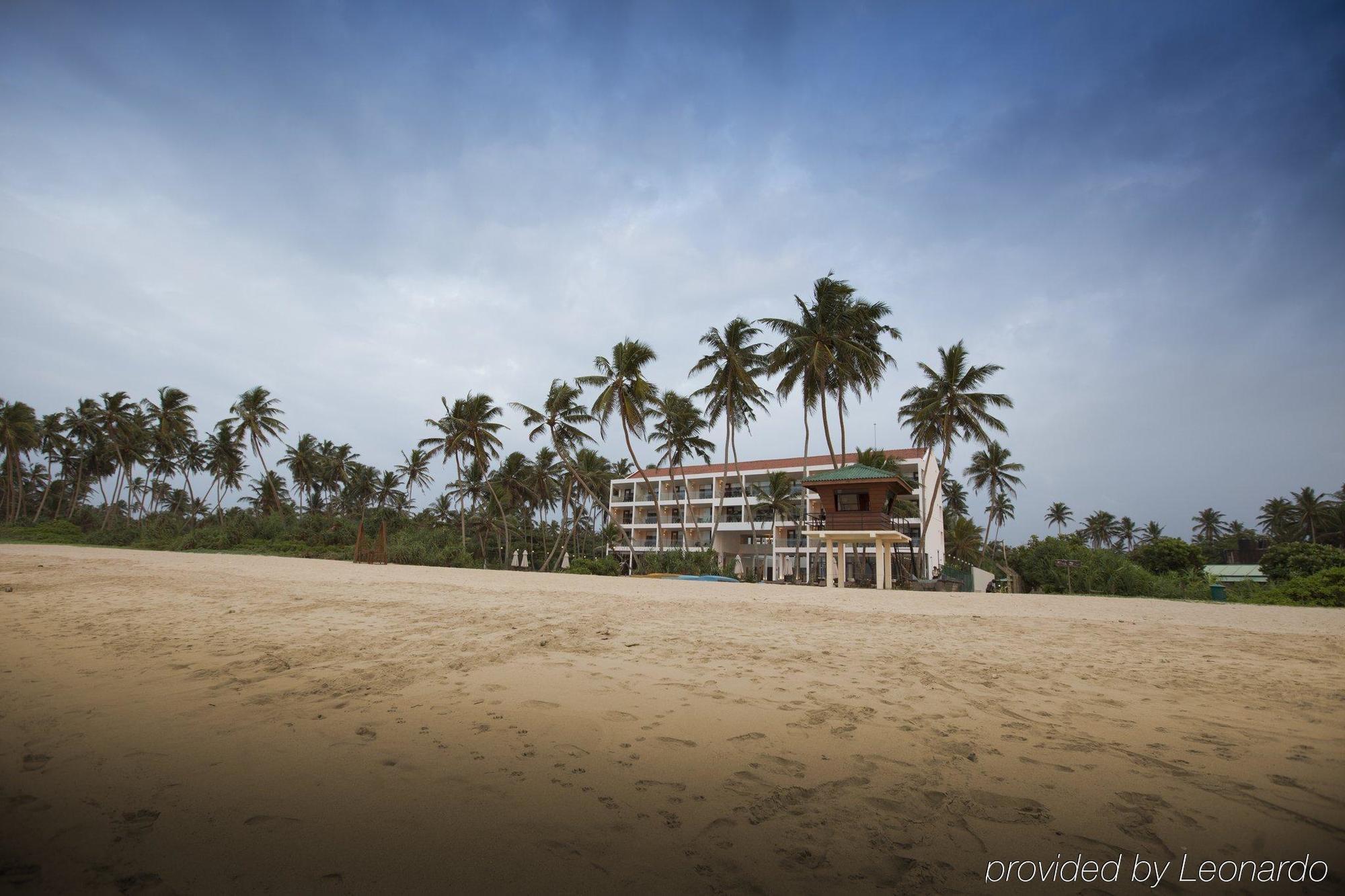 Shinagawa Beach Hotel Balapitiya Buitenkant foto